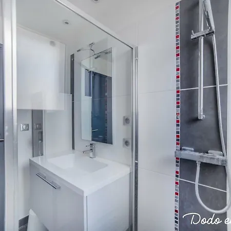 Snug 2 Bedroom With Balcony - Dodo Et Tartine Apartment Le Pradet