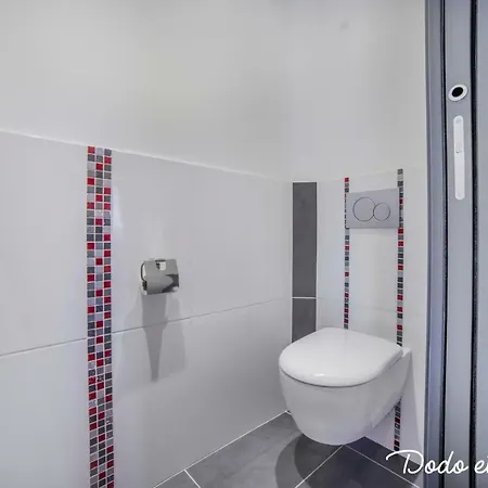 Snug 2 Bedroom With Balcony - Dodo Et Tartine Apartment *